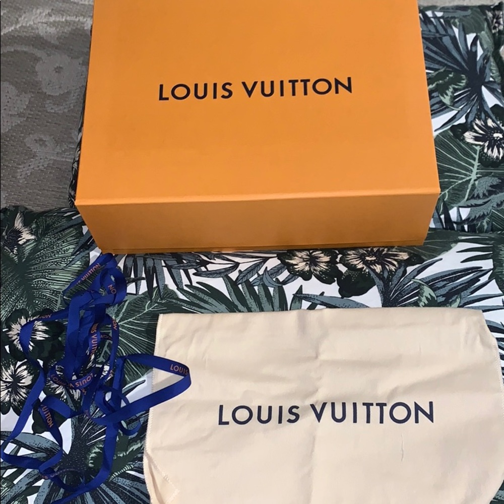 Louis Vuitton Crafty Toiletry 26 - Picture 8 of 16